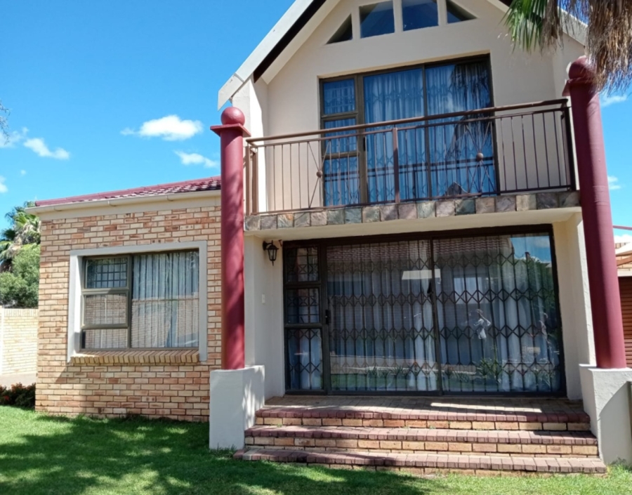2 Bedroom Property for Sale in Langenhovenpark Free State